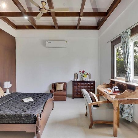 Stayvista'S Lakeside Whispers - Lake & Mountain-View Villa With Lawn & Indoor-Outdoor Games Nagpur Exteriör bild