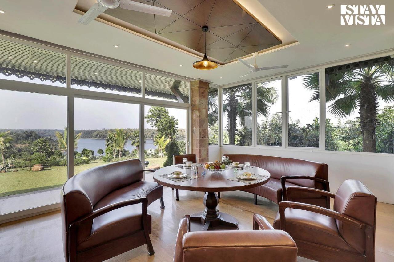 Stayvista'S Lakeside Whispers - Lake & Mountain-View Villa With Lawn & Indoor-Outdoor Games Nagpur Exteriör bild