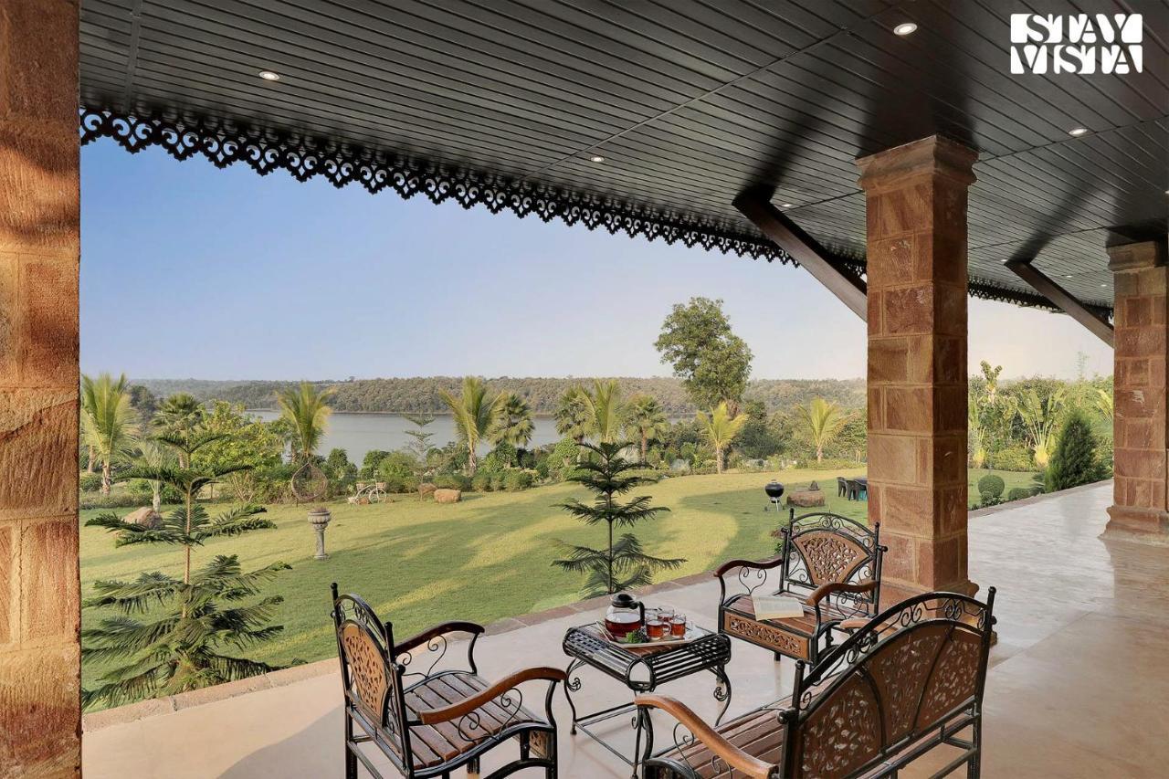 Stayvista'S Lakeside Whispers - Lake & Mountain-View Villa With Lawn & Indoor-Outdoor Games Nagpur Exteriör bild